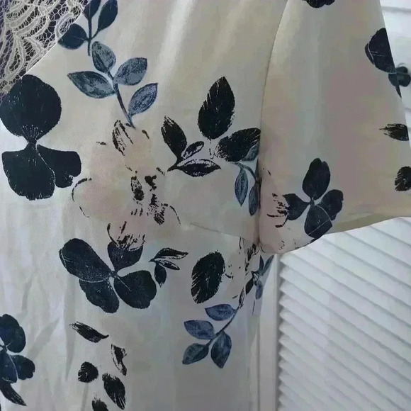 Dynamite Women's Small Floral Neck Choker Blouse - Picture 2 of 6